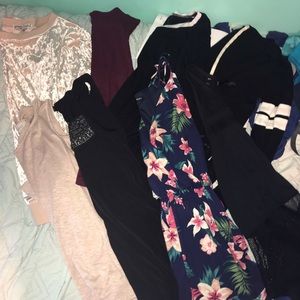 BUNDLE OF LARGE CLOTHES